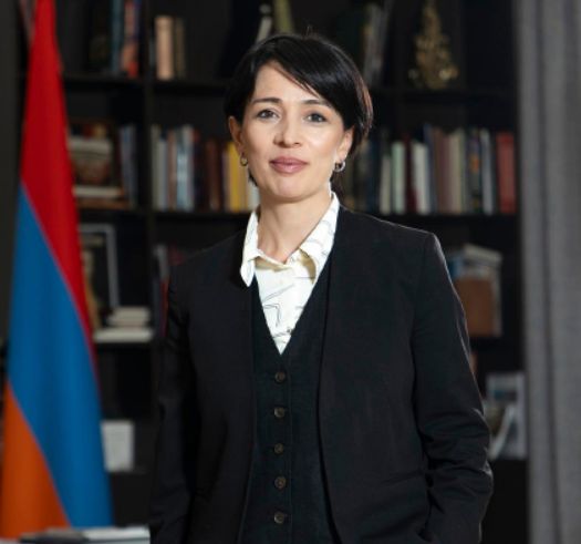 ԿԳՄՍ նախարար Ժաննա Անդրեասյանի շնորհավորական ուղերձն Ուսուցչի միջազգային օրվա առթիվ